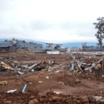濁流で使い物にならなくなった道路や土台だけが残る建物（Mauricio Tonetto/Secom）